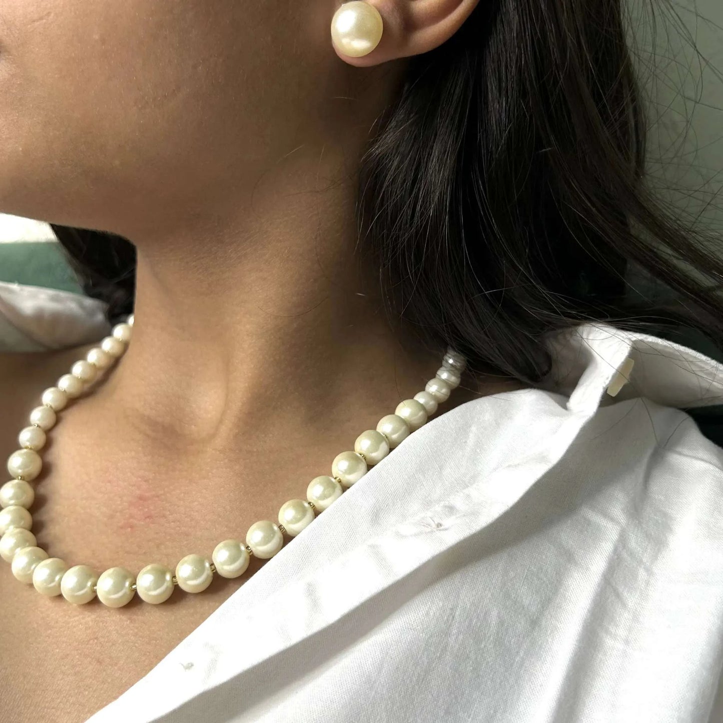 Safeed Moti Mala with Pearls and Elegant Stud Earrings