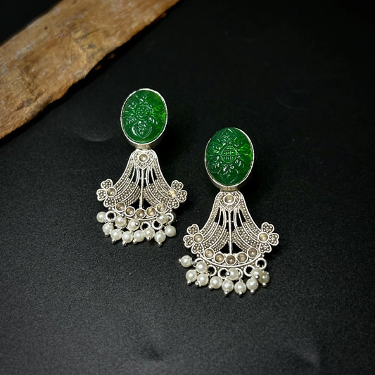 Avaan Emerald Green and Silver Earrings with Basra Pearls