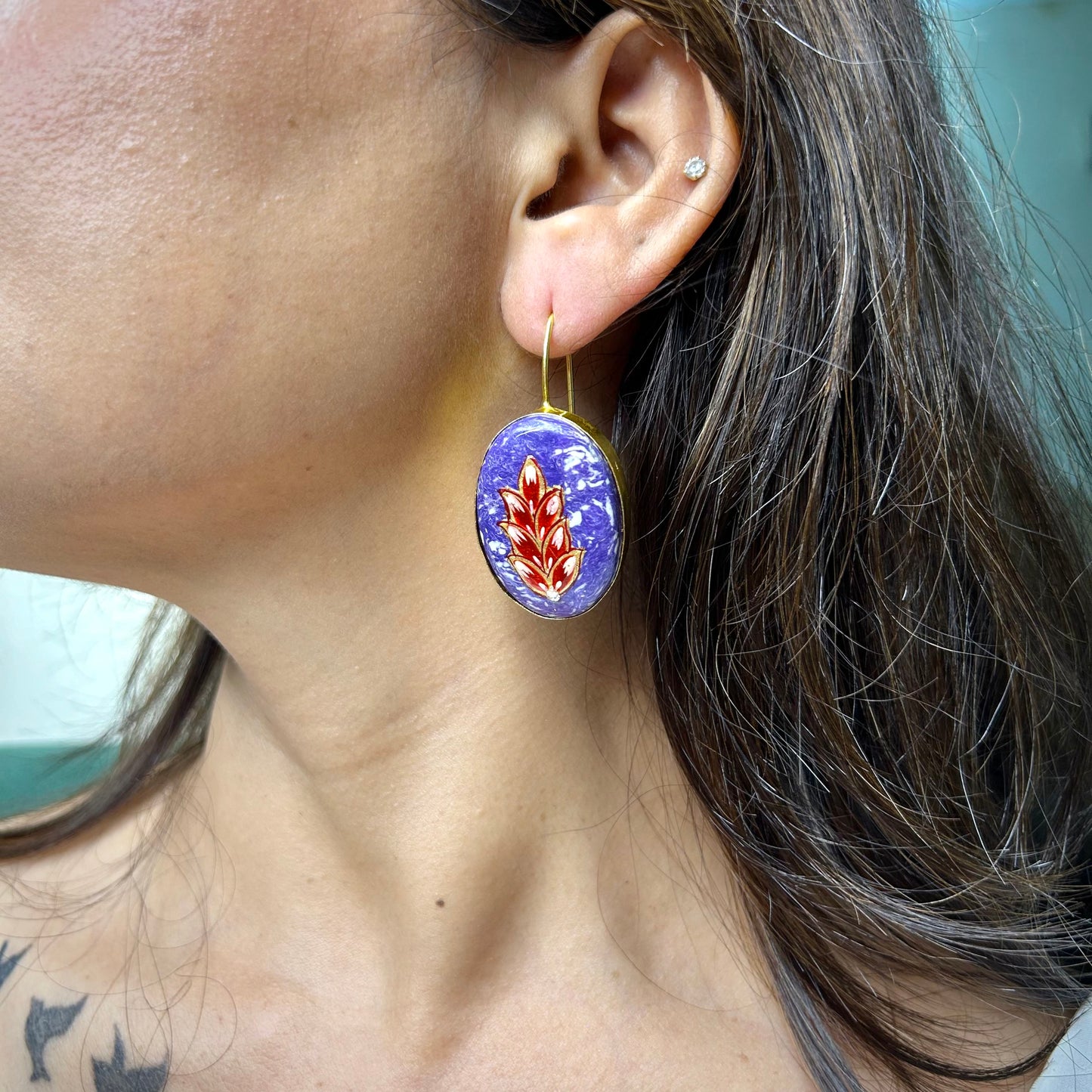 Gul Oval Monalisa Stone Earring with Red Patti Work